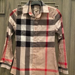 Burberry fitted plaid button down timeless